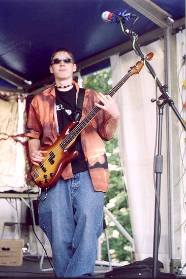 IMAGE(http://www.hipgallery.com/photopost2/data/509/zimb-zouk-bassist.jpg)